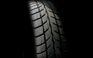 Faça uma revisão aos pneus do seu carro antes de regressar de férias