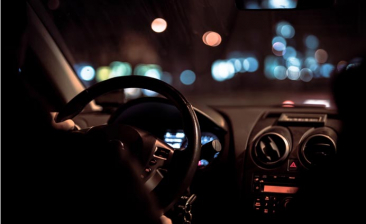 Cinco conselhos para conduzir de noite em segurança